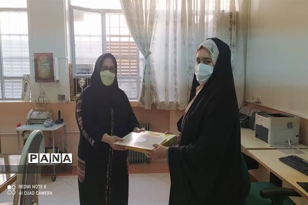 تجلیل از همکاران حوزه پرورشی و تربیت بدنی مدارس منطقه ۱۷