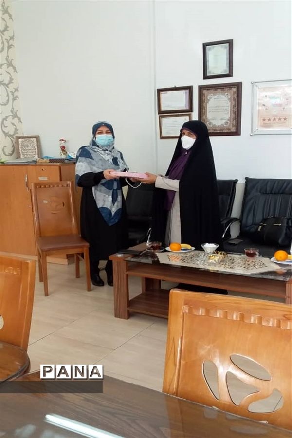 تجلیل از همکاران حوزه پرورشی و تربیت بدنی مدارس منطقه ۱۷