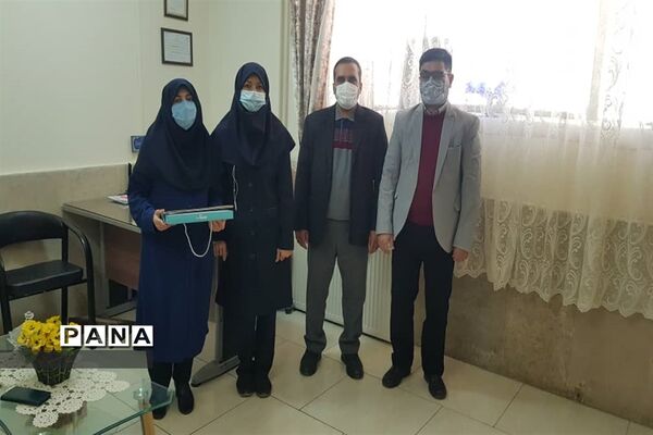 تجلیل از همکاران حوزه پرورشی و تربیت بدنی مدارس منطقه ۱۷