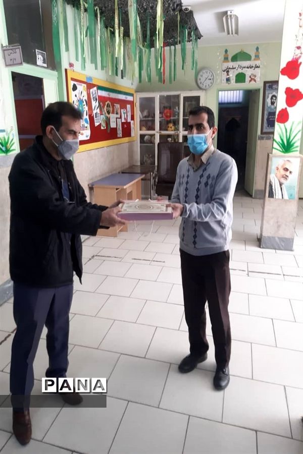 تجلیل از همکاران حوزه پرورشی و تربیت بدنی مدارس منطقه ۱۷