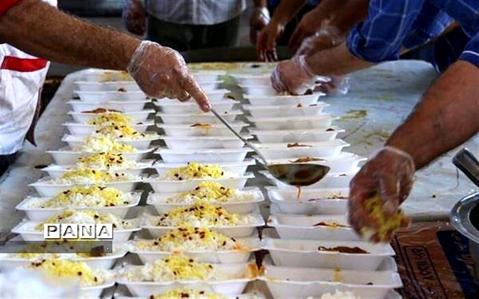 پخت و توزیع ۷۲ دیگ غذا در سالروز تاسیس کمیته امداد