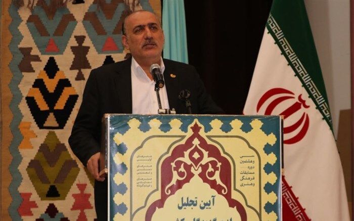 نباید از فعالیت و زحمات معلمان و هنرمندان غفلت کنیم