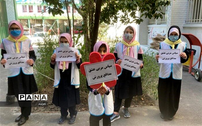 مربی اصلی جهان خداست که تمام آفریده‌ها را  با عشق پرورش می‌دهد