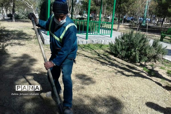 اهدای  رایگان نهال در بوستان‌های خاورشهر به مناسبت جشن تولد زمین