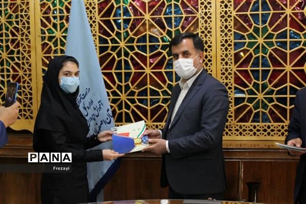 برگزاری نشست اعضای مجلس دانش‌آموزی استان اصفهان با مدیرکل آموزش و پرورش استان