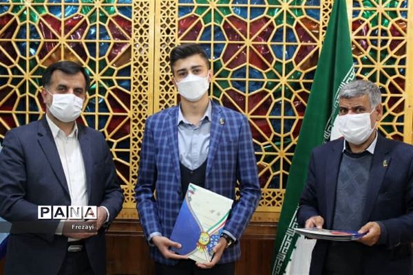 برگزاری نشست اعضای مجلس دانش‌آموزی استان اصفهان با مدیرکل آموزش و پرورش استان