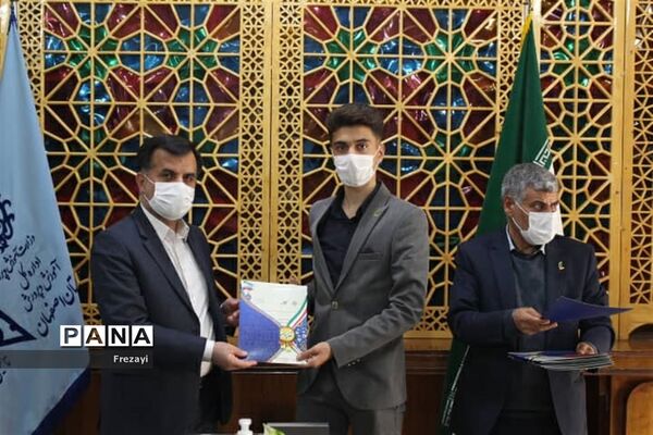 برگزاری نشست اعضای مجلس دانش‌آموزی استان اصفهان با مدیرکل آموزش و پرورش استان