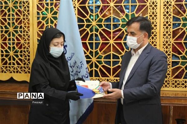برگزاری نشست اعضای مجلس دانش‌آموزی استان اصفهان با مدیرکل آموزش و پرورش استان
