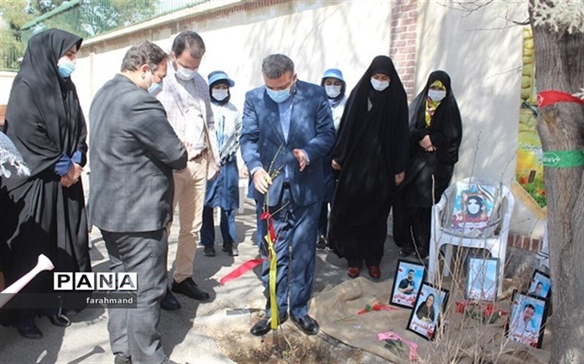 کاشت نهال به یاد دو خواهر شهیده