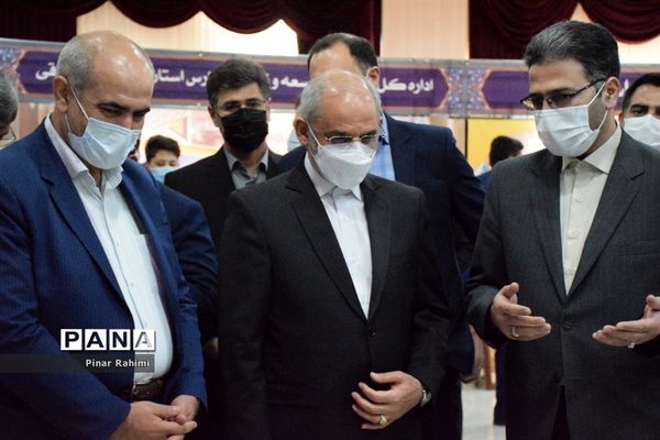بازدید وزیر آموزش و پرورش از نمایشگاه دستاوردهای آذربایجان شرقی