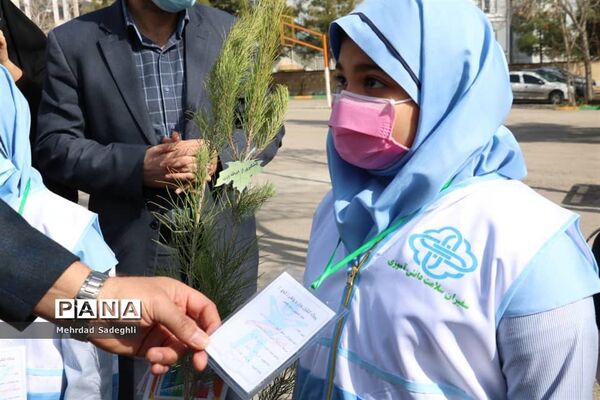 همایش استانی درختکاری توسط دانش آموزان ساعی در طرح ملی کوچ