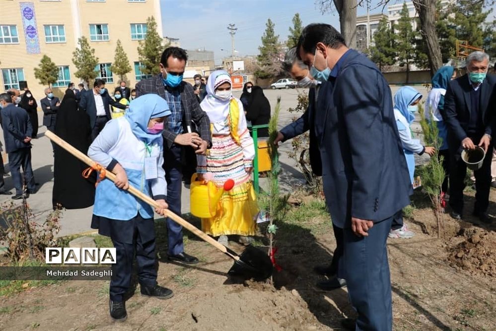 همایش استانی درختکاری توسط دانش آموزان ساعی در طرح ملی کوچ