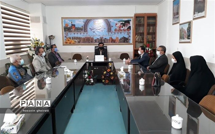 دیدار اعضای مرکز نیکوکاری، کارآفرینی و توانمندسازی آوای مهر خواف با مدیر آموزش وپرورش