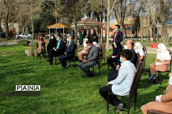 کاشت چند اصله نهال از سوی سازمان دانش‌آموزی جمهوری اسلامی