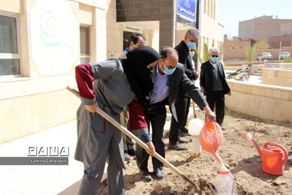 جشن تولد زمین درسازمان دانش‌آموزی خراسان جنوبی