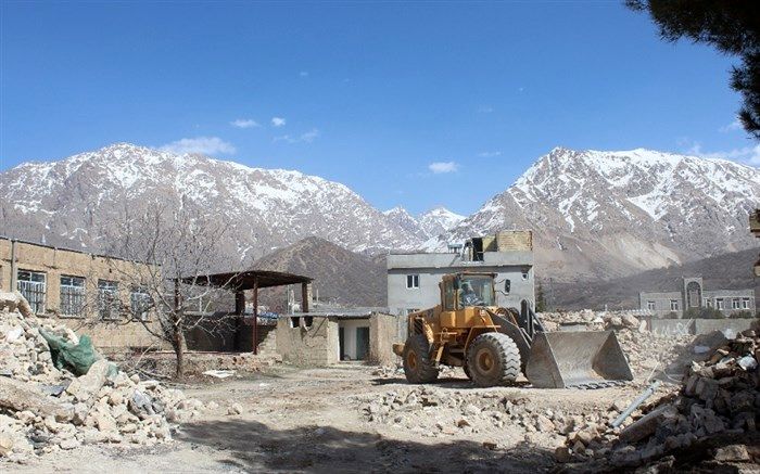 بازسازی مدارس آسیب دیده زلزله سی‌سخت آغاز شد