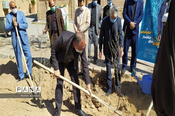 جشن تولد زمین در درمحل مزار سلطان ابوالقاسم نصرآباد
