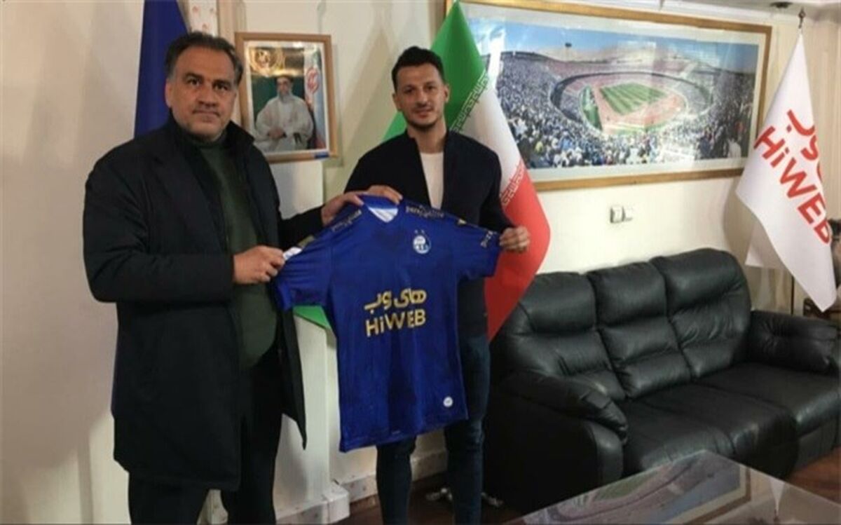 رسمی؛ مهاجم پرسپولیس به استقلال پیوست