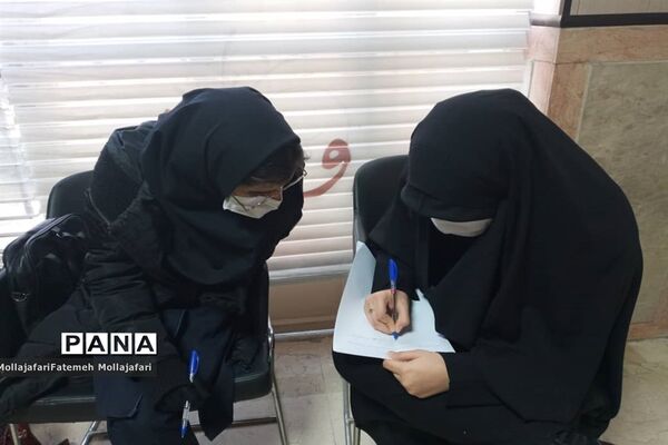 مناظره دانش‌آموزان مناطق 10 و 5 شهر تهران