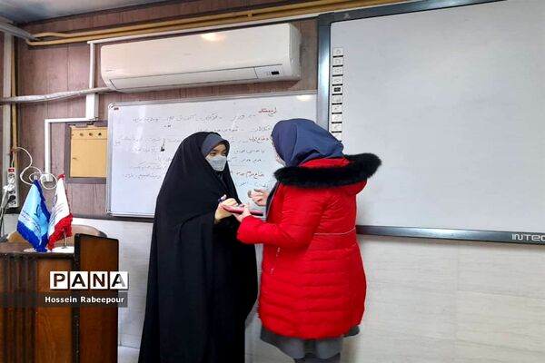 مناظره دانش‌آموزی منطقه 16 با منطقه 14