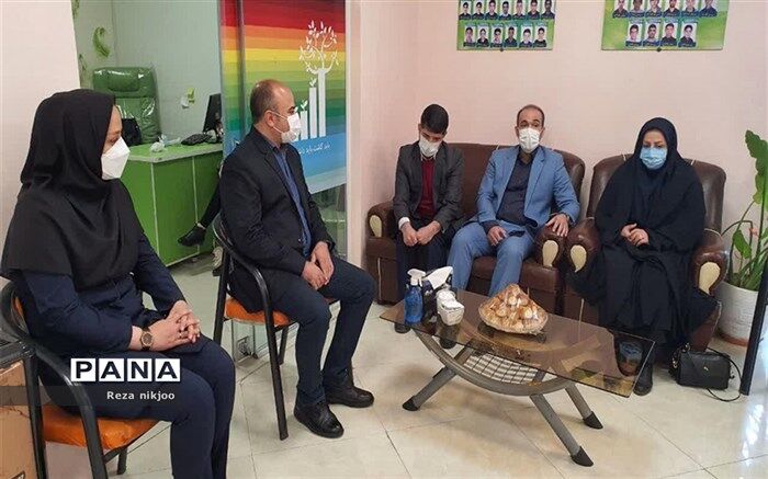 بازدیدمدیر آموزش و پرورش ناحیه یک بهارستان  از واحدهای آموزشی