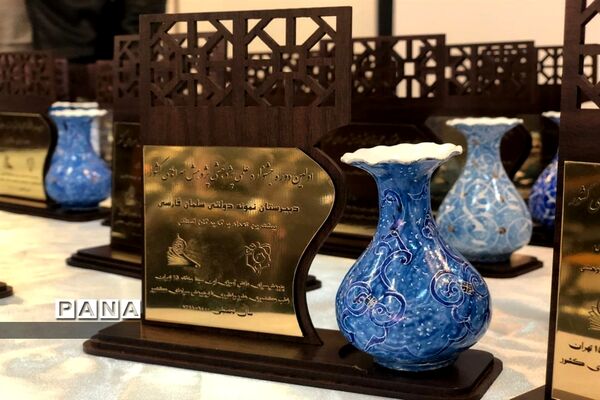 تجلیل از برگزیدگان جشنواره نانو