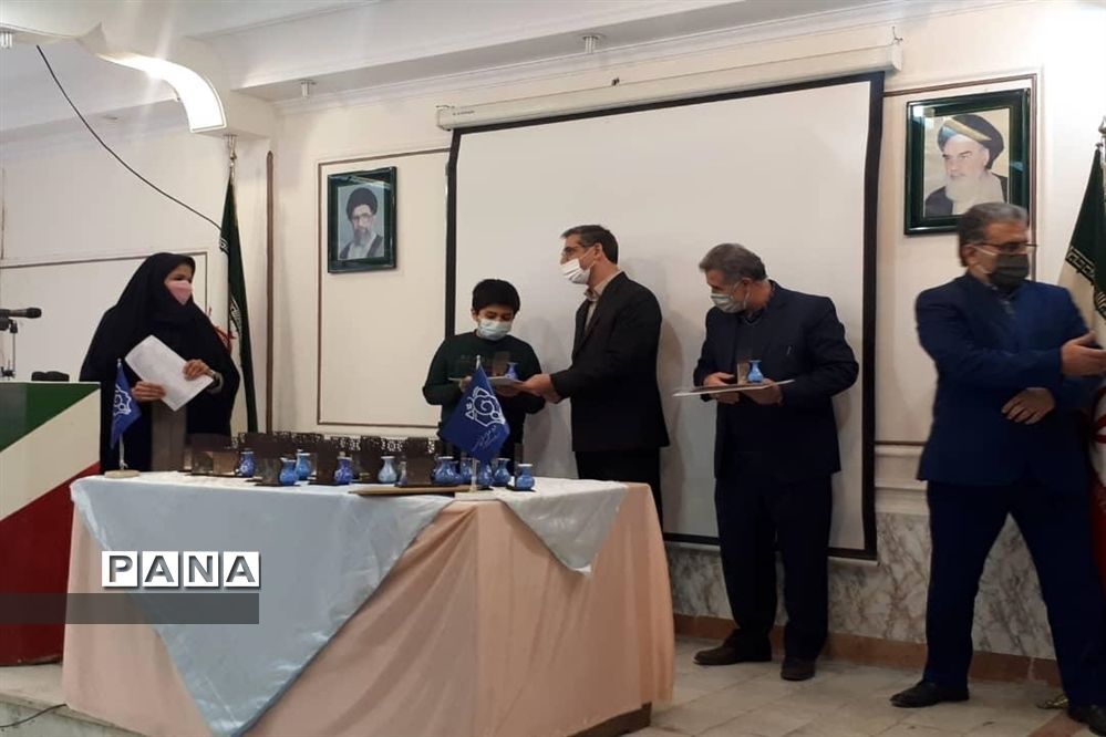 تجلیل از برگزیدگان جشنواره نانو