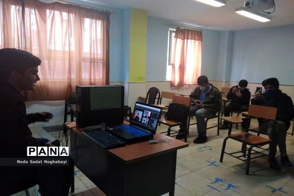 مناظره دانش آموزان مناطق 8 و 12 با موضوع حذف کنکور