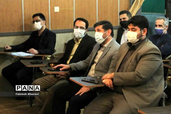 تجلیل از کادر اداری آموزش و پرورش ناحیه یک ری