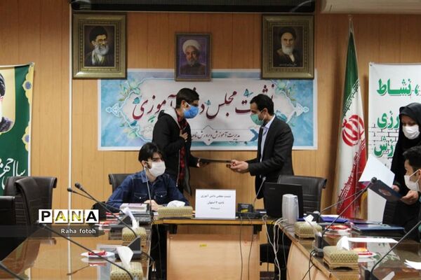 برگزاری نشست مجلس دانش‌آموزی به صورت تفکیک جنسیت در ناحیه 2 استان اصفهان