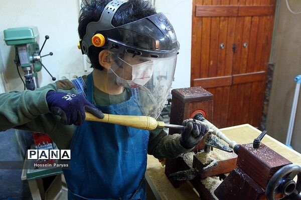 پارسا قاضی؛ کم‌سن‌ترین هنرمند شاخص بین‌المللی در رشته هنرهای سنتی چوبی