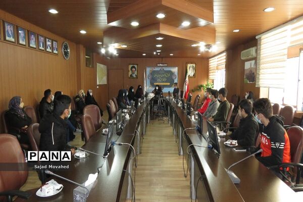 مراسم تقدیر از برگزیدگان استانی مسابقات فرهنگی و هنری دانش آموزان منطقه 8