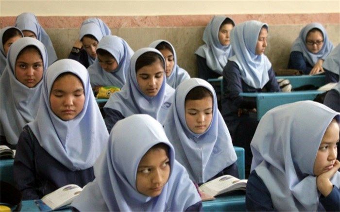 دانش‌آموزان اتباع خارجی در چه صورت می‌توانند برای ثبت نام در هر دوره تحصیلی اقدام کنند؟