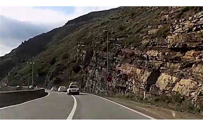 تردد در جاده های چالوس، هراز و فیروزکوه روان است