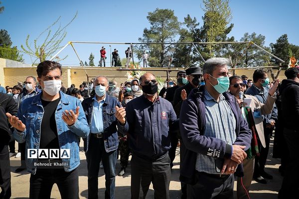 مراسم تدفین پیکر مرحوم آزاده نامداری