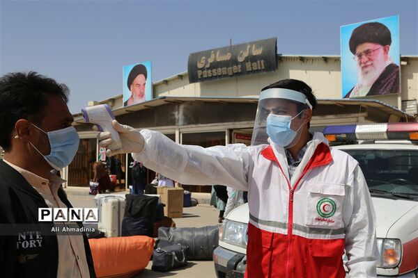 کنترل مسافران در مرز دوغارون