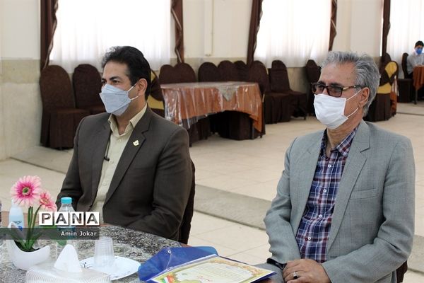 نشست سالانه قطبی مسئولان سازمان دانش آموزی استان فارس در شهرستان آباده