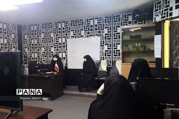 پیروزی تیم ندای ثامن مطهر از منطقه 8 در دومین مرحله از مسابقه مناظره دانش آموزان تهران