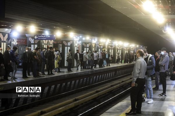 مترو تهران در شرایط قرمز کرونایی
