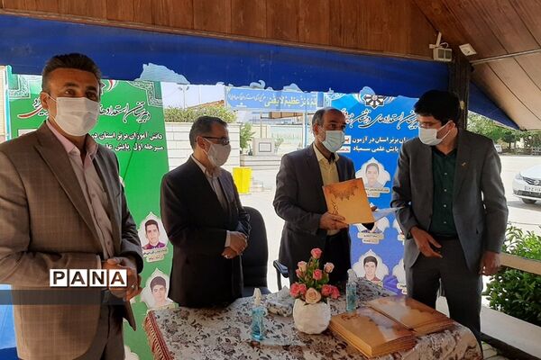 تجلیل از دانش‌آموزان برتر پایه دهم و یازدهم دبیرستان استعدادهای درخشان یزد