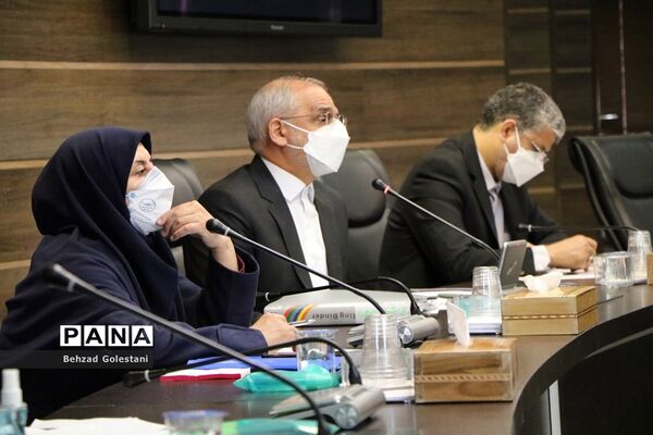 نشست وزیر آموزش و پرورش با معلمان منتخب آذربایجان غربی