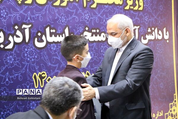 نشست وزیر آموزش و پرورش با دانش آموزان منتخب آذربایجان غربی