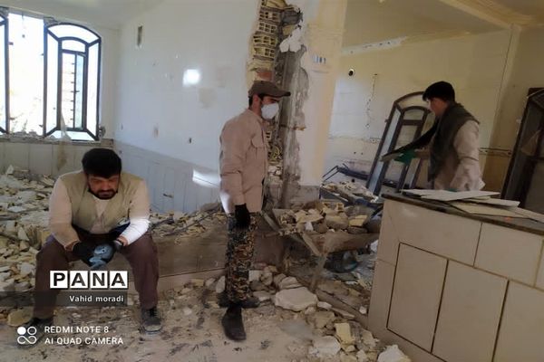 کمک رسانی نیروهای کمیته خادمین شهدای کرمانشاه به مناطق زلزله زده سیسخت (دنا)