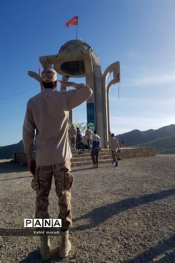 کمک رسانی نیروهای کمیته خادمین شهدای کرمانشاه به مناطق زلزله زده سیسخت (دنا)