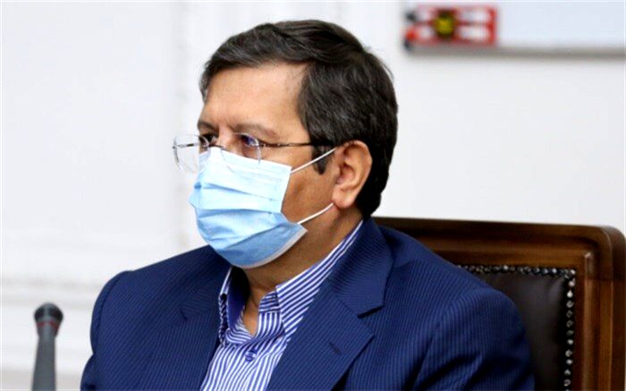 همتی: مشکل بازار ارز از افزایش قیمت بنزین شروع شد