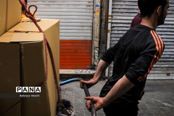 نه چرخ گاری می‌چرخد، نه چرخ زندگی