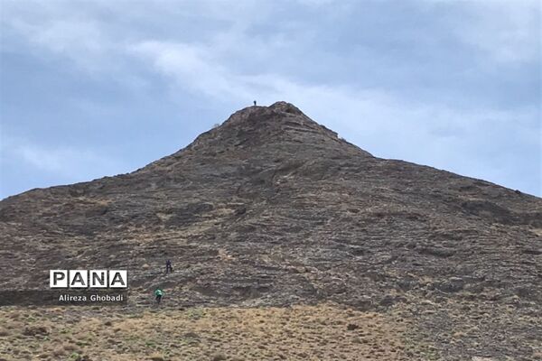 صعود تیم کوهنوردی فرهنگیان فارس به قله دال نشین در شهرستان ارسنجان