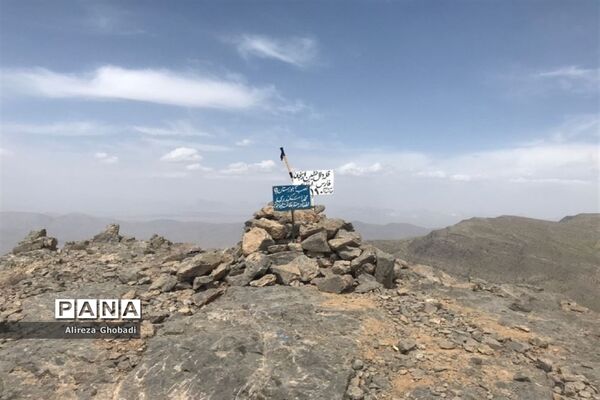 صعود تیم کوهنوردی فرهنگیان فارس به قله دال نشین در شهرستان ارسنجان