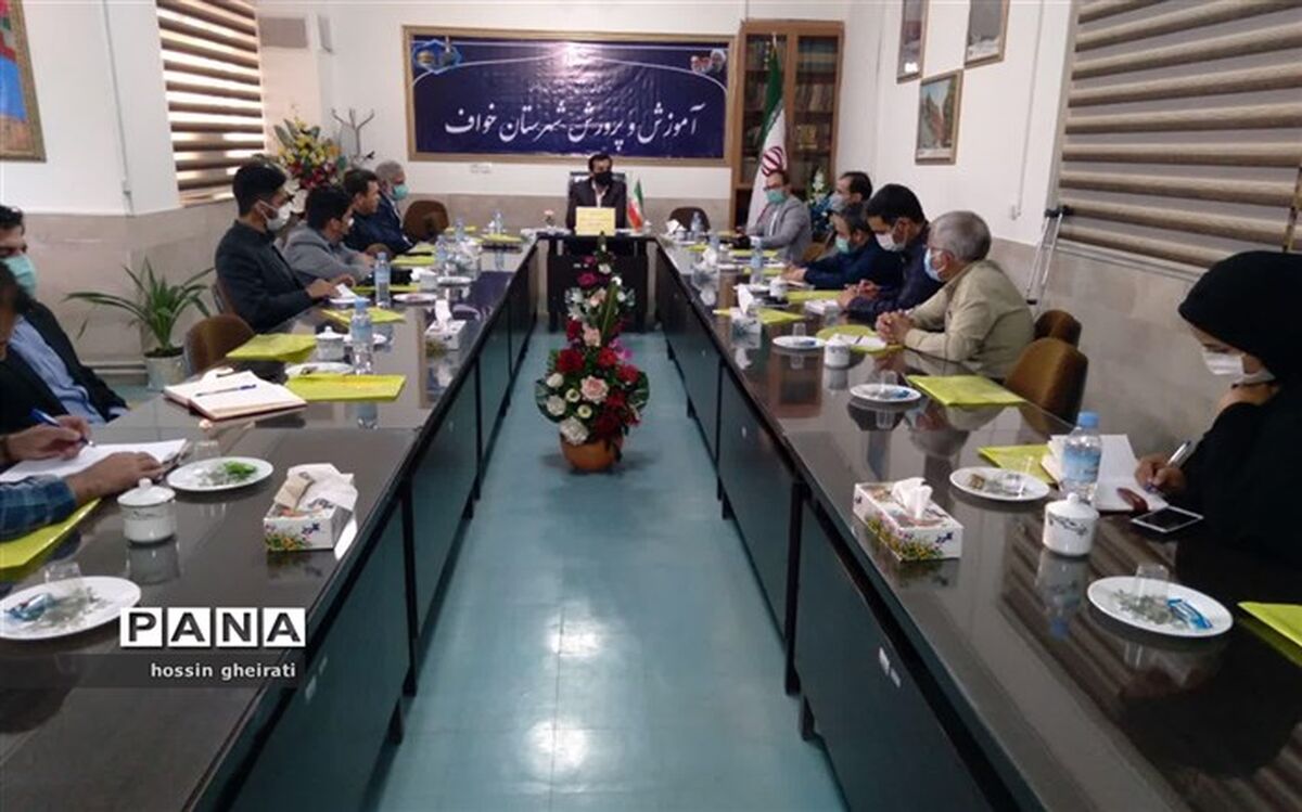 خبرنگاران  مانند معلمانی هستند که آموزش های مفید را در اختیار جامعه قرار می دهند
