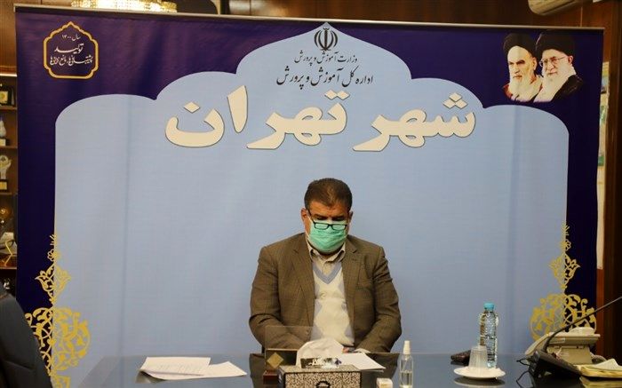 مدرسه غیر قابل جایگزین است  و هیچ پرده و نمایشگری جای معلم را پر نمی کند